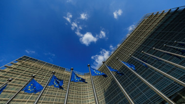 UE vrea să schimbe regulile de siguranță chimică fără Parlamentul