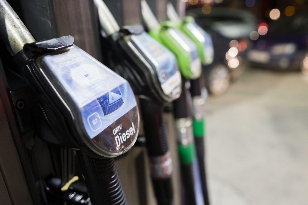 Criza carburanților se agravează: Guvernul declară stare de criză și limitează exporturile
