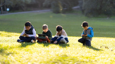 Britanicii testează sute de adolescenți: viața fără rețele sociale.