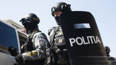 Firme de tratare a deșeurilor, verificate după deversarea ilegală într-un râu