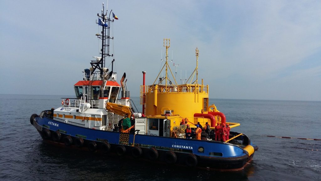 Navă-remorcher românească se scufundă în Portul Midia, 5 oameni la bord