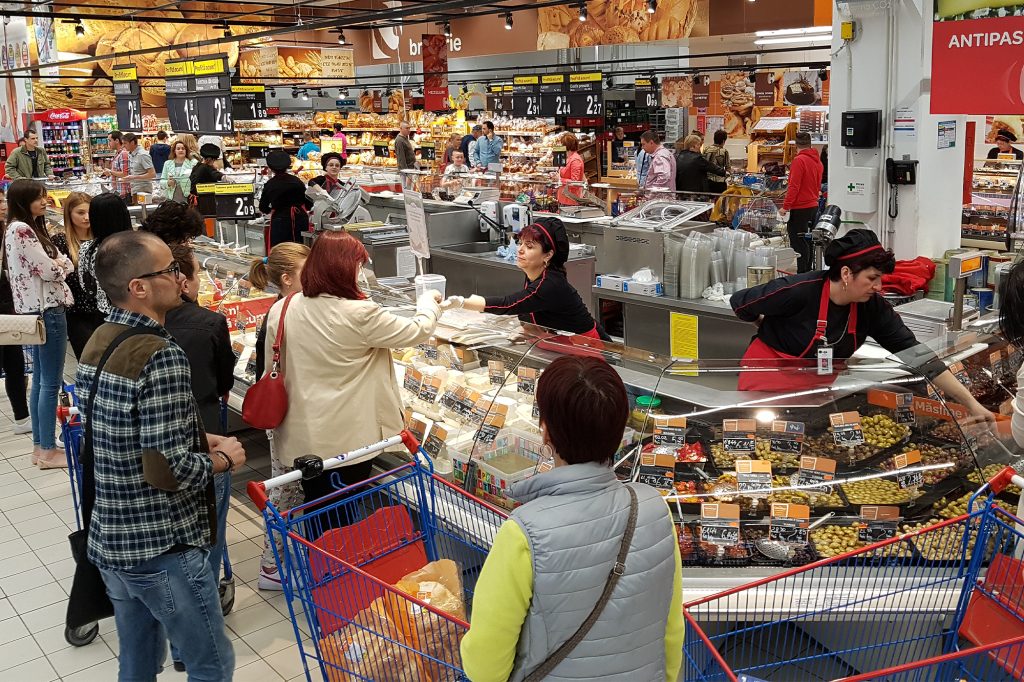 Alimente mai scumpe la raft: Când încep schimbările și cu cât se scumpesc produsele