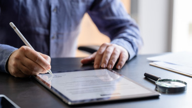 Guvernul introduce reguli stricte pentru protecția consumatorilor online