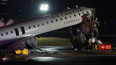 Pasager șocat: „Am simțit pierderea controlului” în avionul care s-a ciocnit pe aeroportul La Guardia