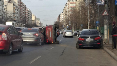 Șase mașini implicate într-un accident în Sectorul 2: o femeie rănită!