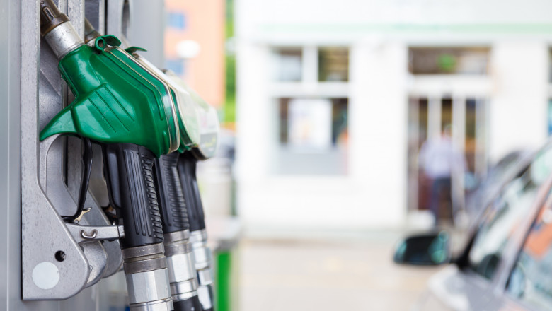 Nicuşor Dan anunță măsuri pentru plafonarea prețurilor la carburanți