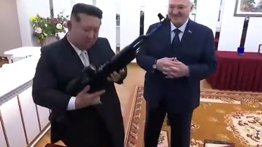 Cadouri bizare între Lukașenko și Kim Jong-un: arme, ciocolată și pâine