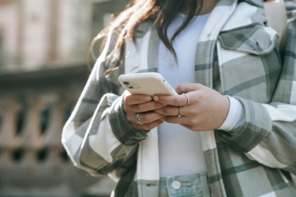 Descoperit spyware „Darksword” pe zeci de site-uri din Ucraina, fură date de pe iPhone