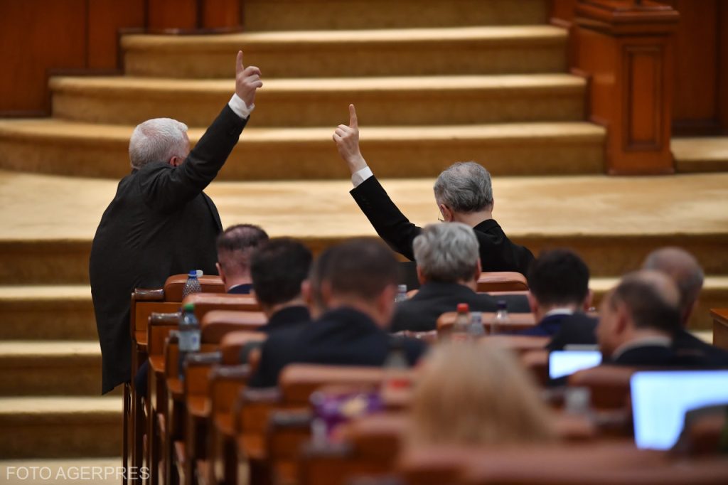 Bani publici pentru asociații pro-viață: parlamentarii sub acuzații