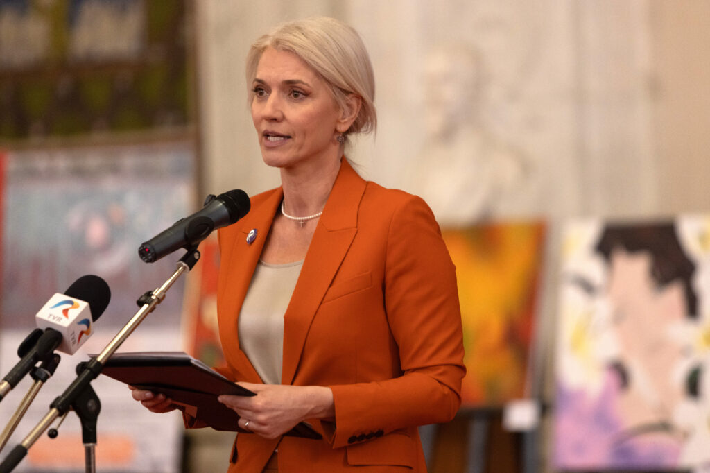 Parlamentul a adoptat legea privind femicidul. Gorghiu: Femeile trebuie să zâmbească în siguranță