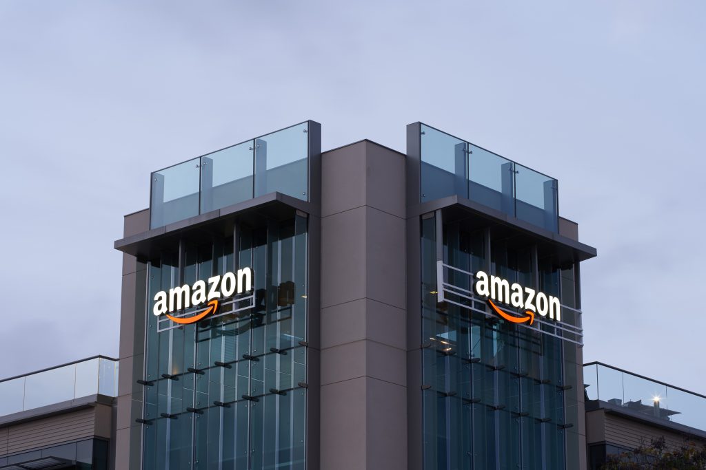 Amazon lansează „Transformer”, un smartphone AI după 10 ani de eșec.