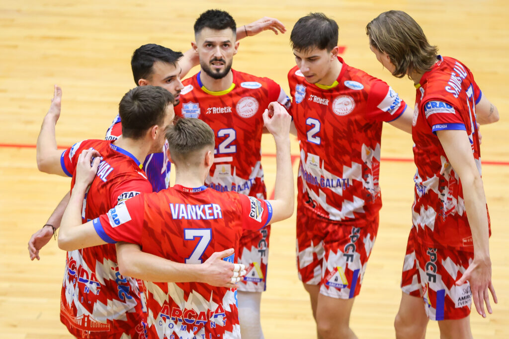 Steaua cade cu Craiova, dar conduce în volei masculin; Arcada se apropie la 3 puncte