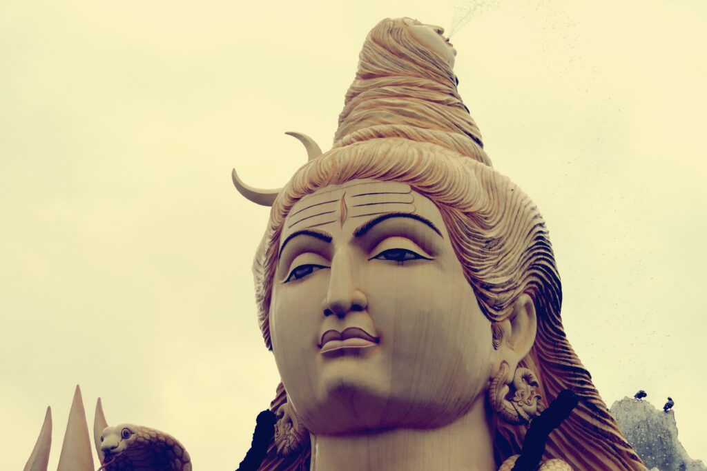 Statuie 1.000 de ani a lui Shiva, spartă în 10.000 de bucăți, restaurată cu grijă