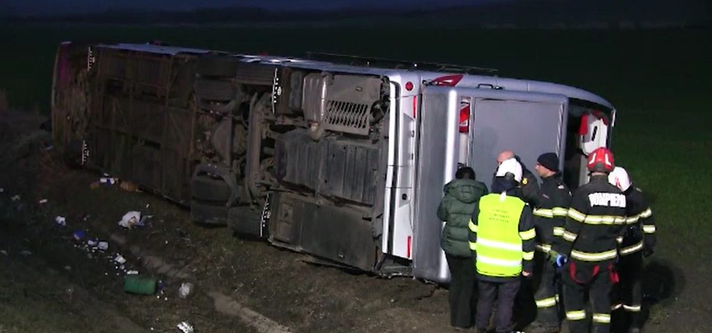 Accident mortal în Galați: autocar răsturnat, un mort