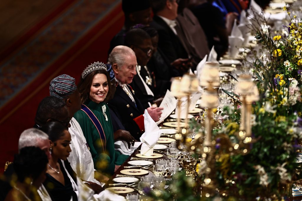 Kate, apariție regală în verde la banchetul de stat din Nigeria. GALERIE FOTO