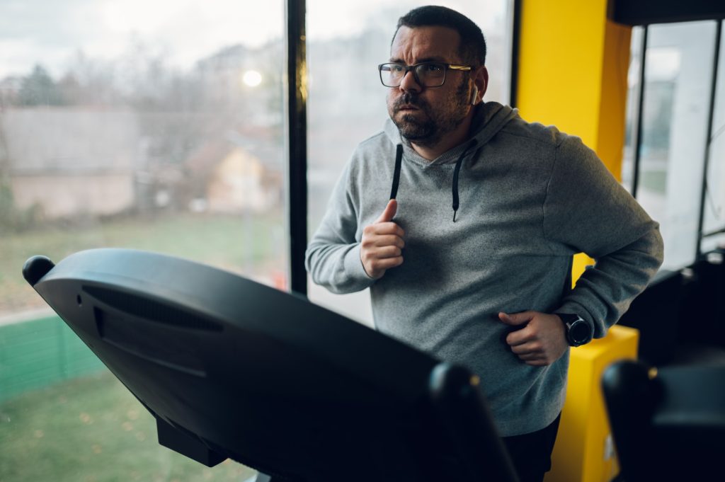 Vânătorul din Tanzania și programatorul din România: cine arde mai multe calorii?