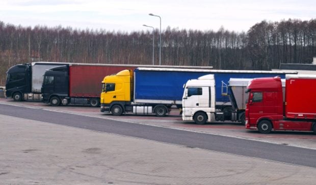 Șofer român de TIR a atacat un coleg cu o rangă într-o parcare din Italia