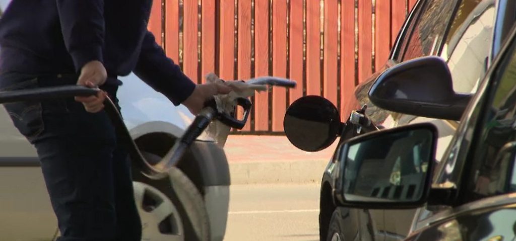 Șoferii români, tot mai scumpi la pompă: motorină standard, prețuri în creștere
