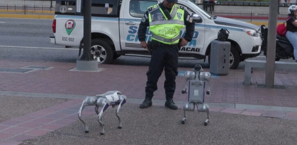 Venezuela introduce roboți câini în poliție pentru „oraș inteligent