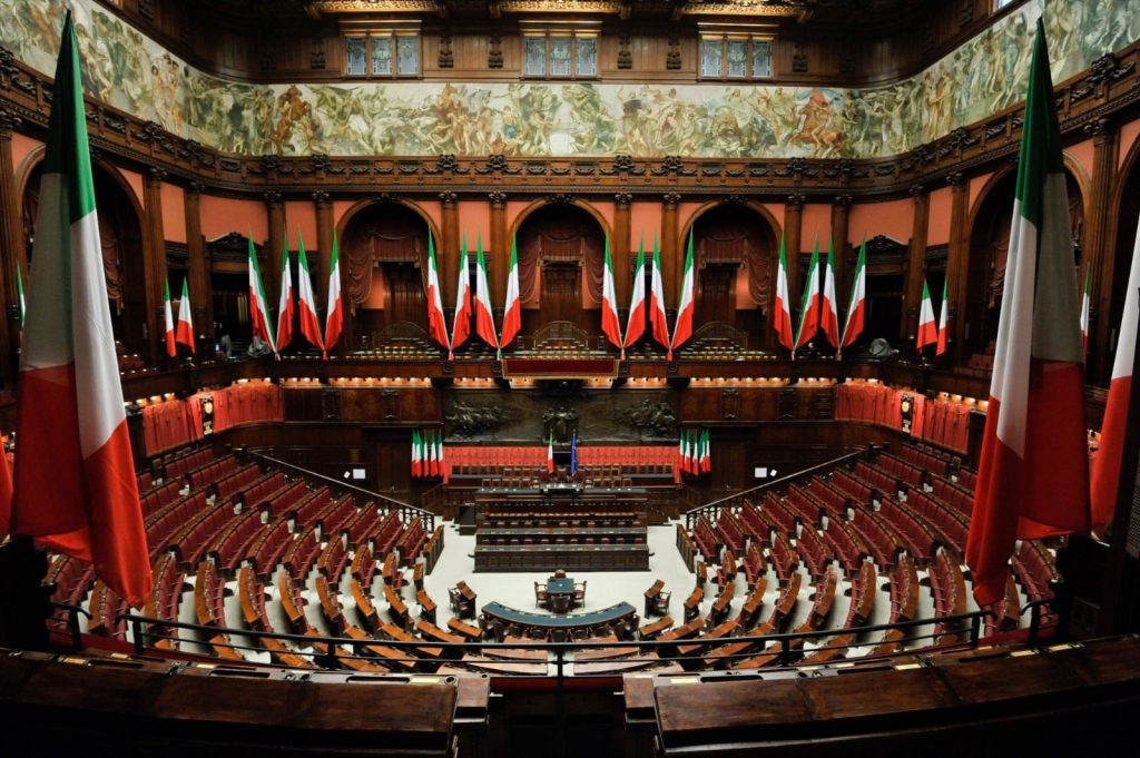 Italia pregăteşte măsuri pentru scăderea preţurilor la combustibili