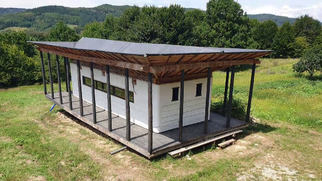 Case eco: carton și cânepă înlocuiesc materialele tradiționale în România