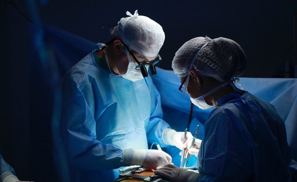 Medicii din Iași salvează un copil de 7 luni cu malformații multiple