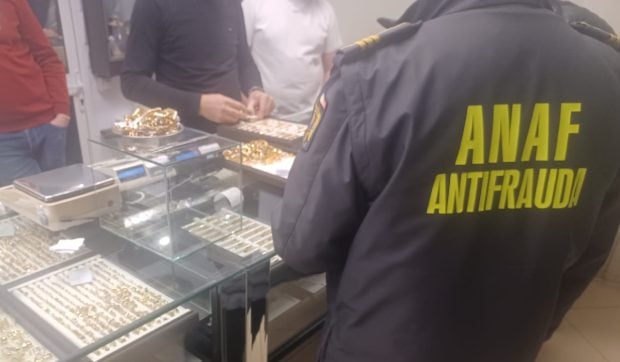 Mii de bijuterii, peste 12,5 milioane de lei, confiscate de Antifraudă