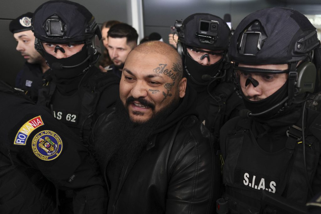 Dani Mocanu și fratele său, escortați în România pentru a ispăși pedeapsa.