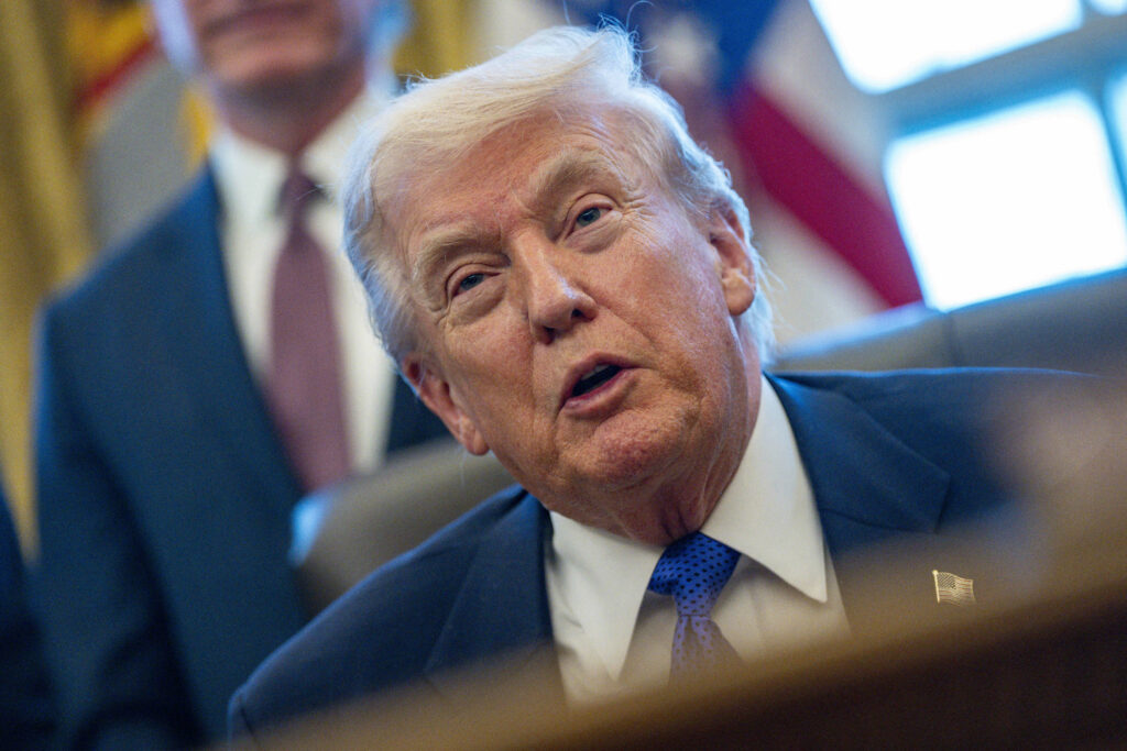Trump vrea să controleze petrolul iranian