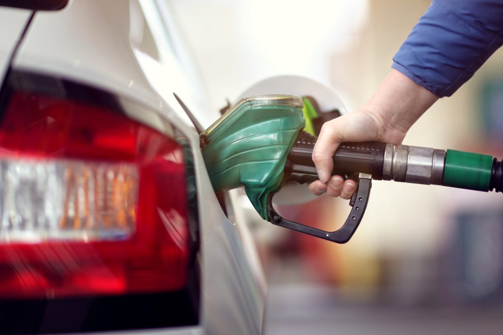 Scumpiri fulgerătoare: benzina peste 9 lei pe litru peste noapte