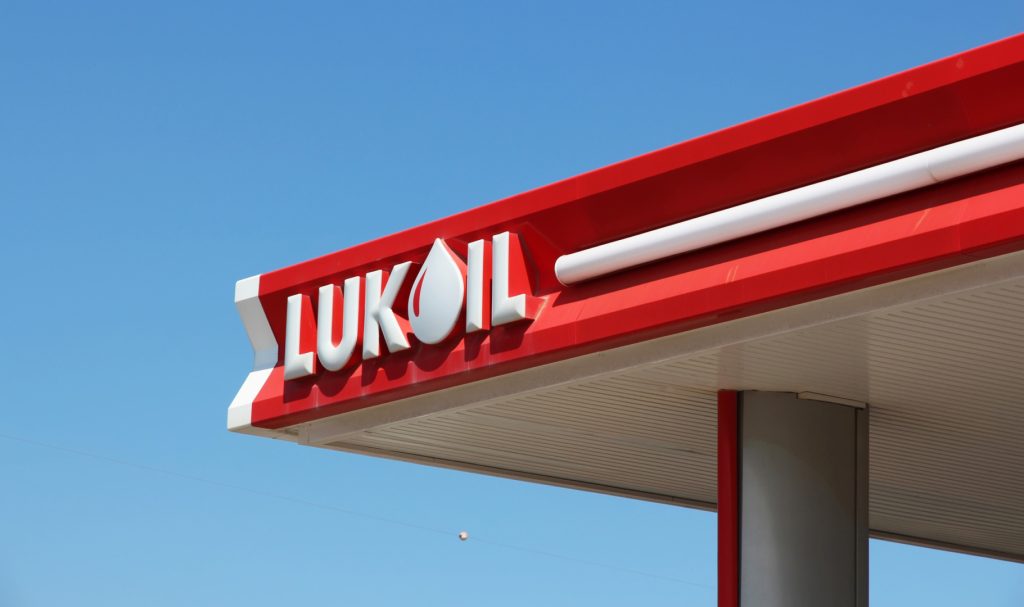 Lukoil pierde 12,386 mld. dolari în 2025 din cauza sancţiunilor SUA