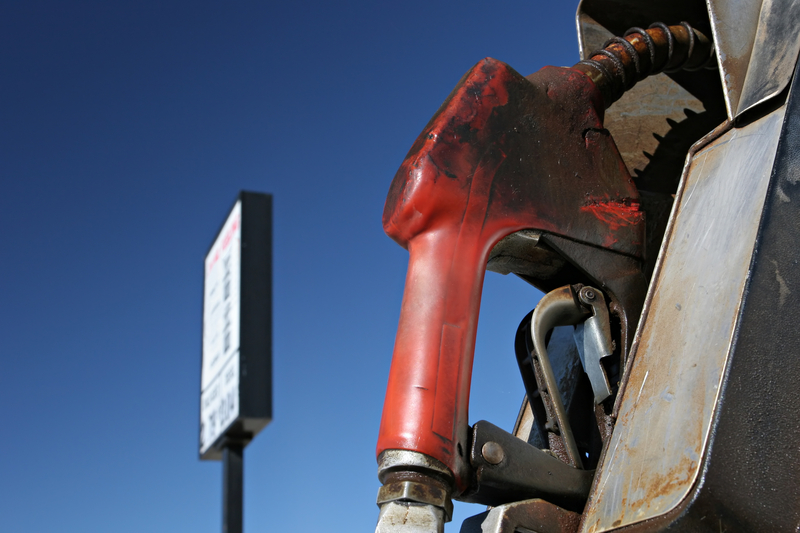 Acțiunile asiatice în scădere, prețurile petrolului în creștere