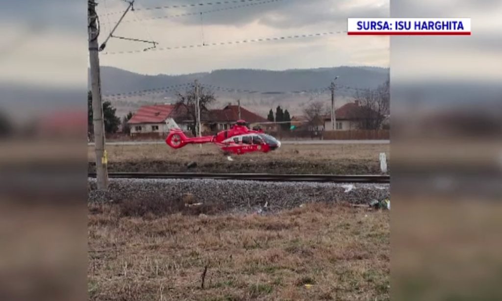Elicopter SMURD îi vine în ajutor unui bebeluș după un accident de căruță în Miercurea Ciuc, lovită de tren