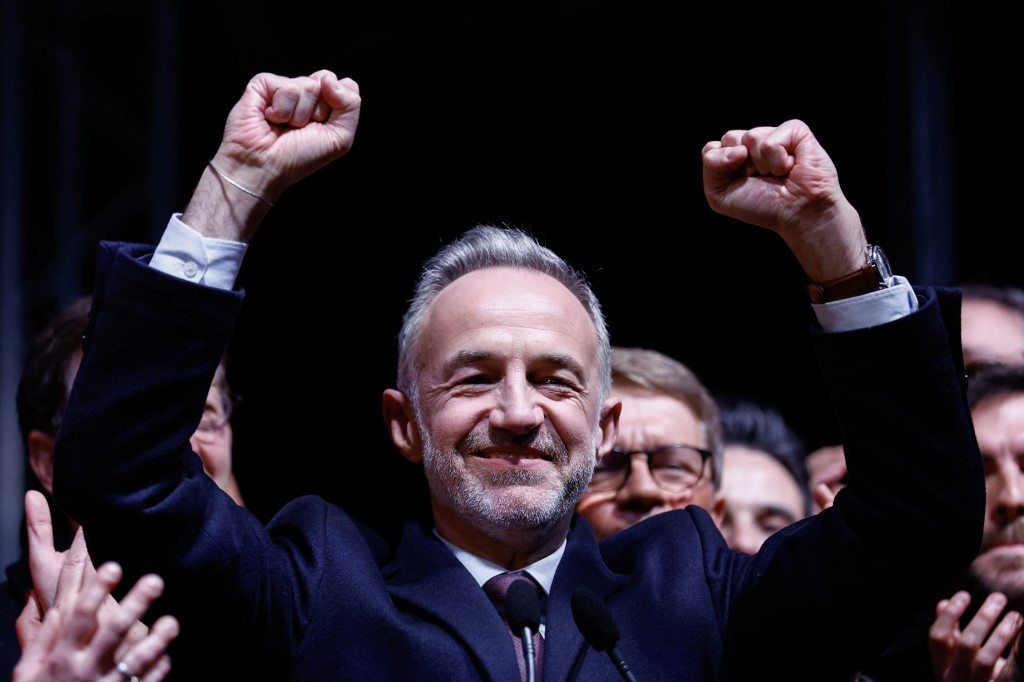 Emmanuel Grégoire, noul primar socialist al Parisului, promite 60.000 de locuințe sociale