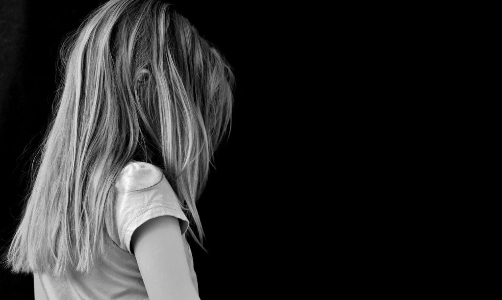 Senatul a dezincriminat abandonul de familie: acţiunea penală doar din oficiu