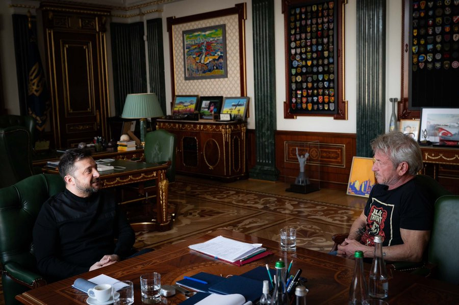 Sean Penn primește un Oscar de la căi ferate ucrainene, reacție emoționantă