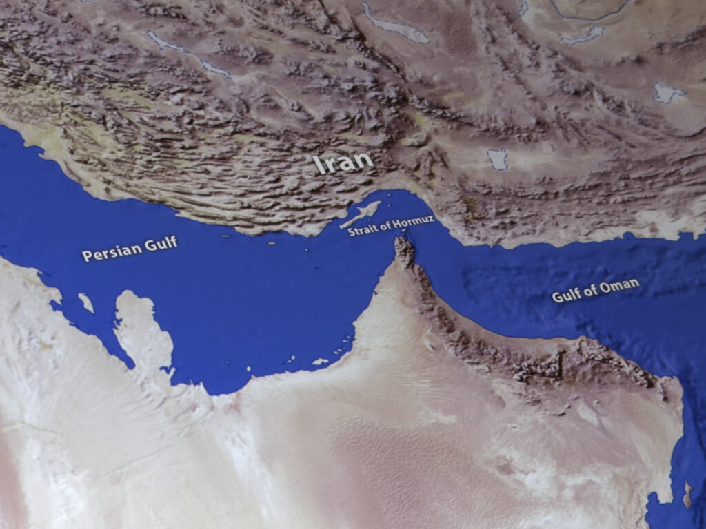 Iranul permite tranzitarea ajutorului umanitar prin Strâmtoarea Ormuz