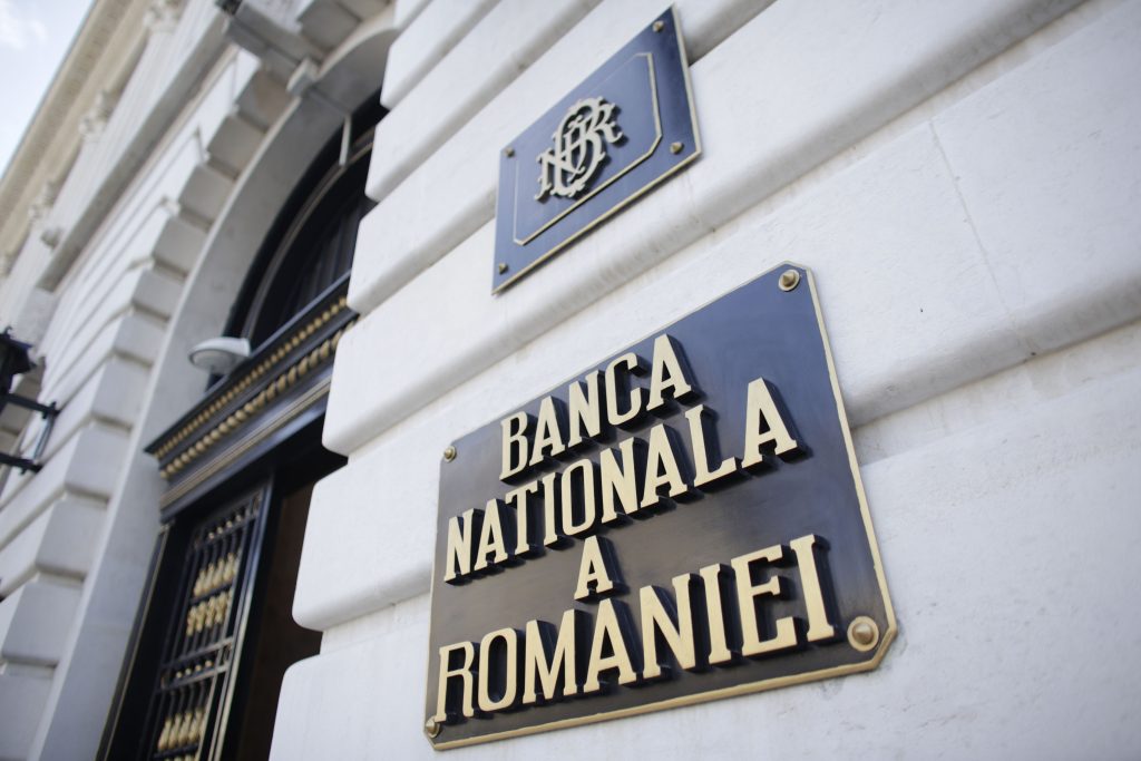 BNR avertizează: populismul și criza din Orientul Mijlociu amenință economia