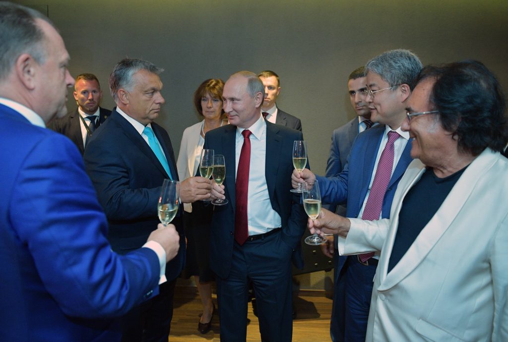 Fosta cântăreață a lui Putin, la alegerile din Ungaria.
