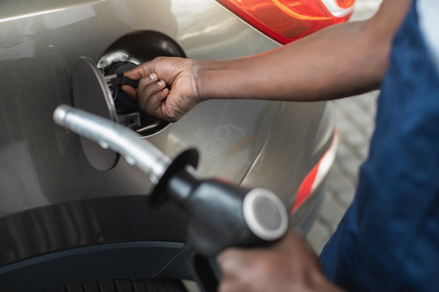 Scumpiri la combustibili: motorina premium peste 10 lei/litru
