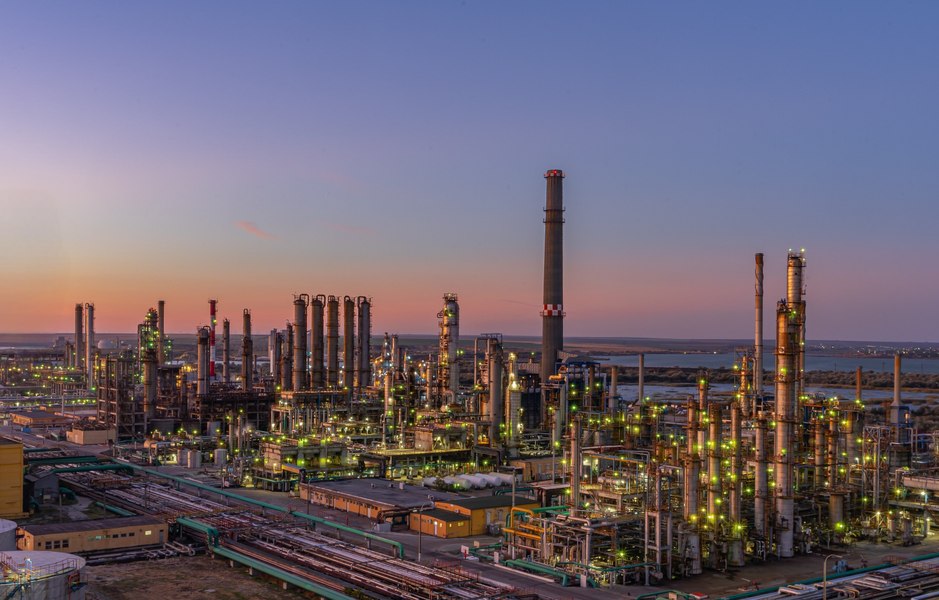 Rafinăriile Petromidia și Vega se redeschid, dar Petrotel Lukoil rămâne închisă