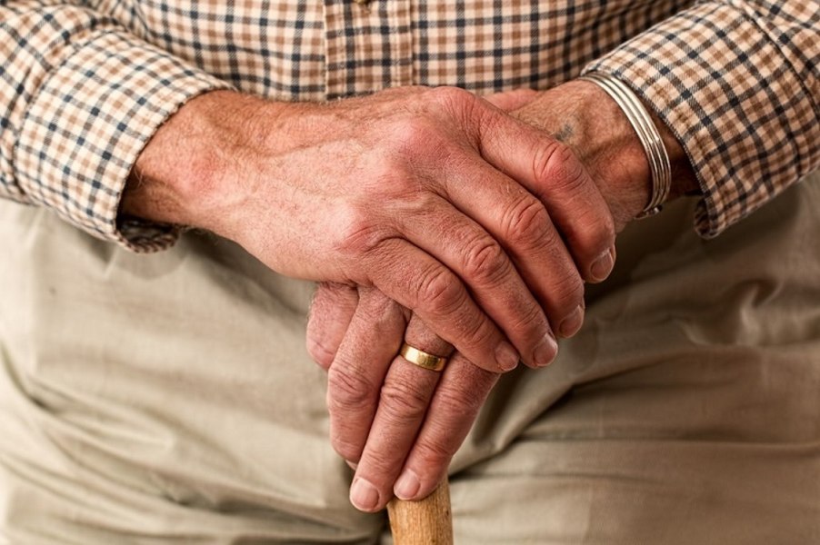 11 ani de înșelăciune: 1,5 milioane de lei furate de la un pensionar