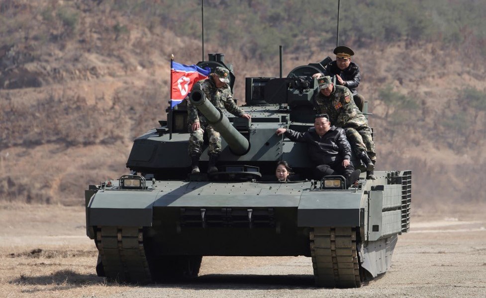 Fiica lui Kim Jong-Un conduce un tanc în exerciții militare controversate