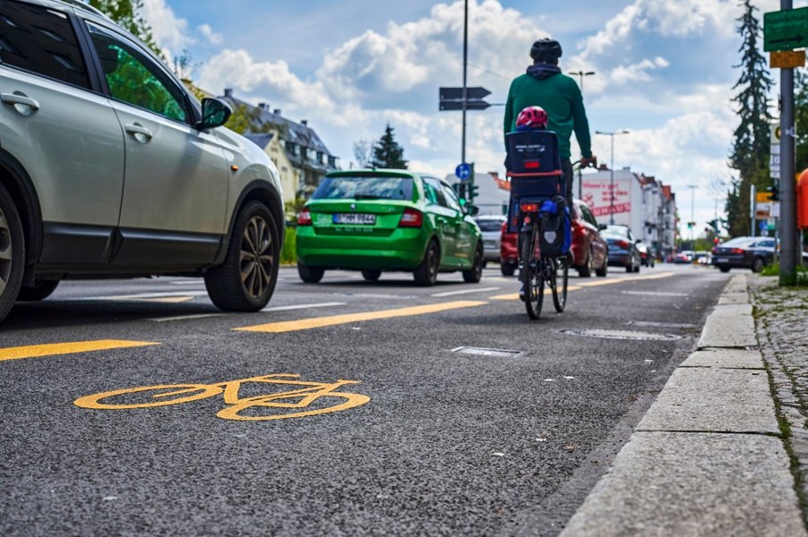 Conflict pe pista de biciclete: Adolescentă agresată de pensionar!