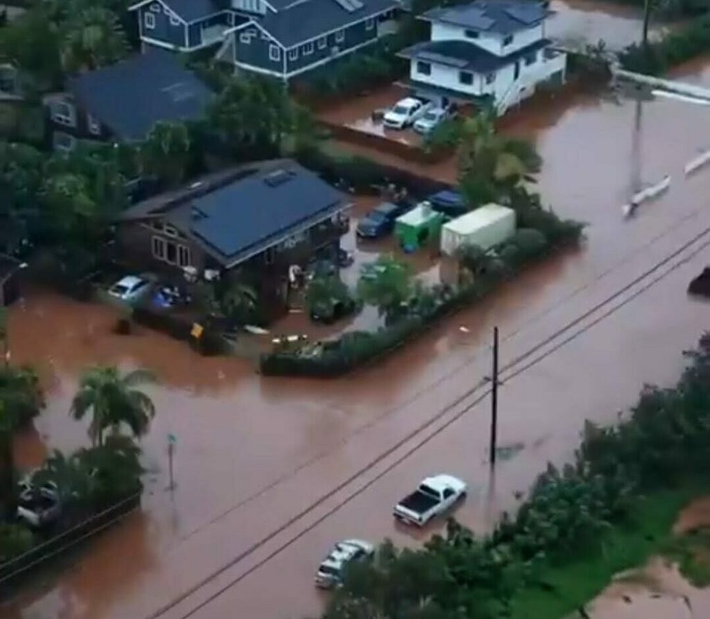 Inundații devastatoare în Hawaii: mii de oameni, fără curent, după 20 de ani de recorduri