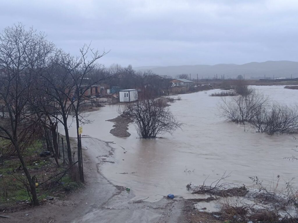 Inundații iminente în centrul și nordul României, avertizează meteorologii