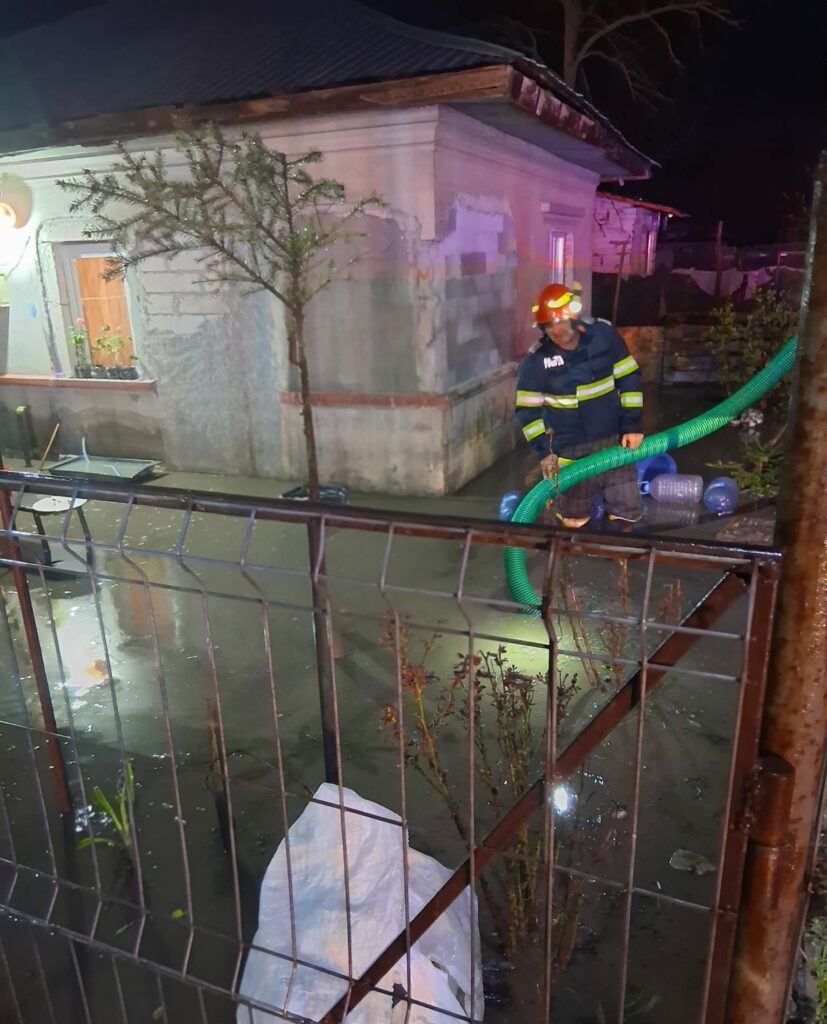 Inundații în Giurgiu după ploi torențiale