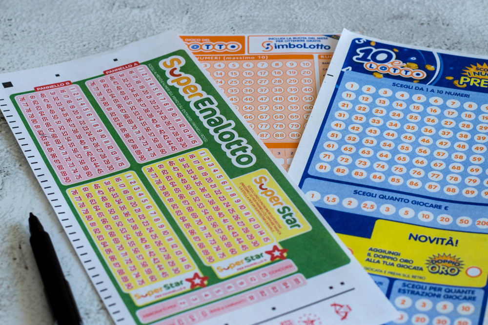 O româncă câștigă 500.000 de euro la loto în Italia cu un bilet de cinci euro