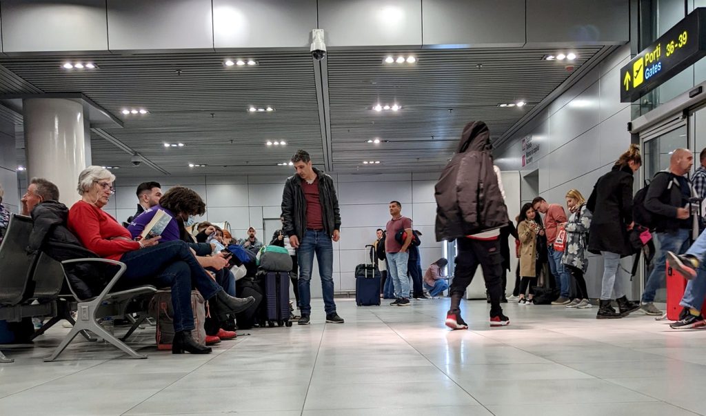 Invocă „motiv tehnic excepțional”? Cum poți obține despăgubiri pentru întârziere de la compania aeriană
