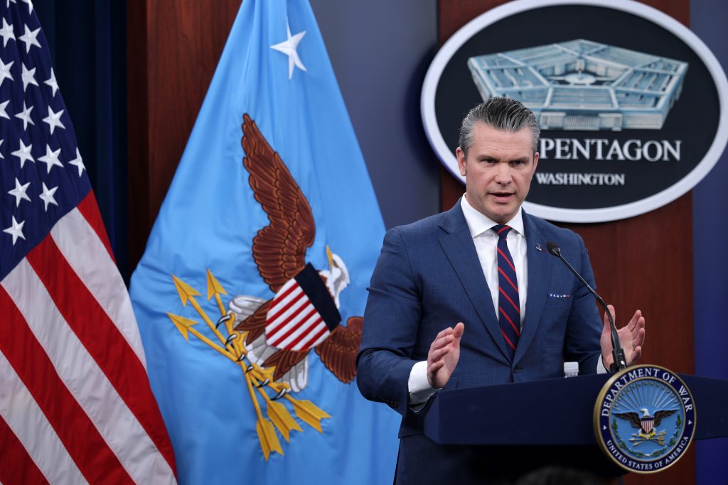 Șeful Pentagonului atacă aliații europeni și îi laudă pe Trump pentru războiul din Iran